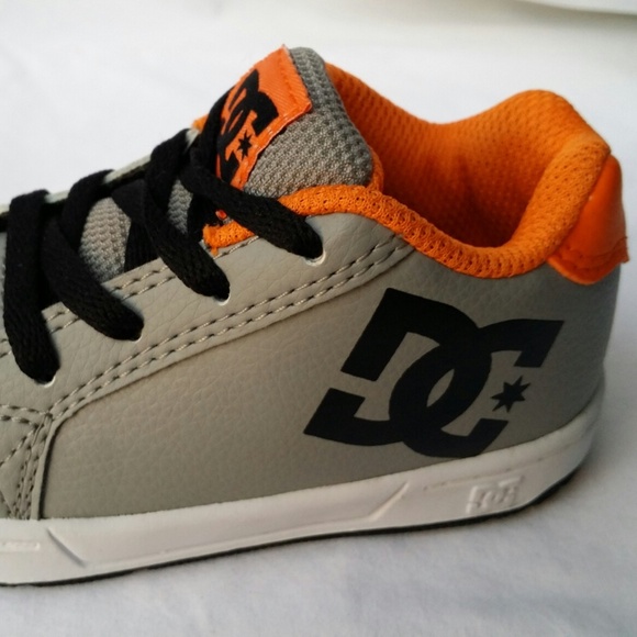 👟🛹 Boys DC Shoes Sneakers 6 - Picture 3 of 9